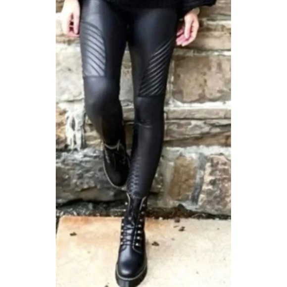 SPANX Pants - Spanx Faux Leather Moto Leggings Very Black High Waisted Ribbed Sz M City Goth